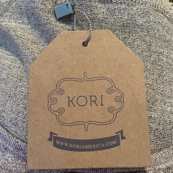 Kori Long Sleeve Top Size Medium - Picture 5 of 5